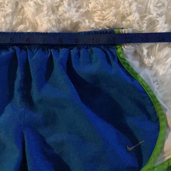 Youth Nike dri fit lined athletic shorts in great preowned condition. Size large - Picture 10 of 11